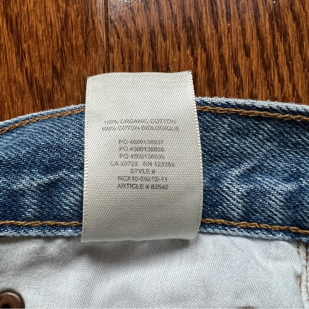 Aritzia Denim Forum Yoko High Rise Mid Thigh Cut-Off Denim Shorts - Size 29 - Picture 15 of 16